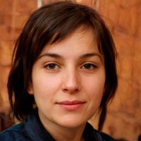 Алла - сотрудница агентства